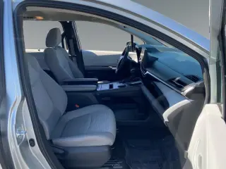 Toyota Sienna 2025 LE 8-Passenger 4dr Mini-Van