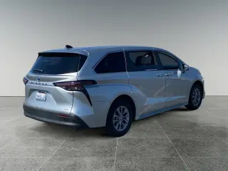 Toyota Sienna 2025 LE 8-Passenger 4dr Mini-Van