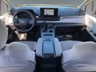 Toyota Sienna 2025 LE 8-Passenger 4dr Mini-Van