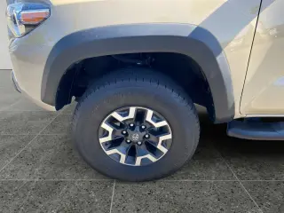 Toyota Tacoma 2020 4x4 SR5 V6 4dr Double Cab 5.0 ft SB