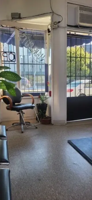 Se Renta espacio en Salon de B