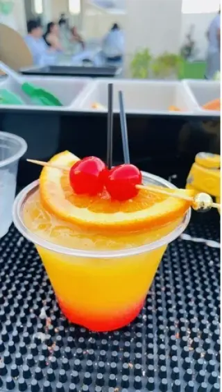 BARTENDER Y MESEROS