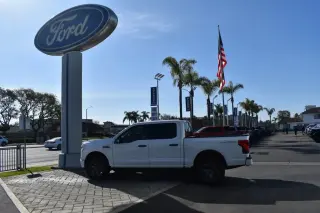 Ford F-150 Lightning 2024 AWD XLT 4dr SuperCrew 5.5 ft. SB