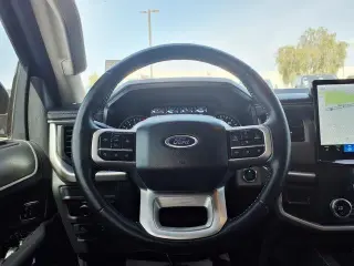 Ford Expedition 2023 4x2 XLT 4dr SUV