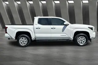 Toyota Tacoma 2025 4x4 SR5 4dr Double Cab 5.0 ft SB