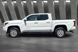 Toyota Tacoma 2025 4x4 SR5 4dr Double Cab 5.0 ft SB