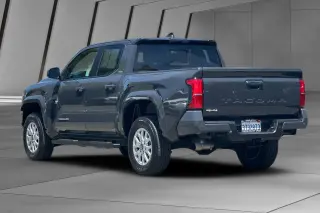 Toyota Tacoma 2025 4x4 SR5 4dr Double Cab 5.0 ft SB