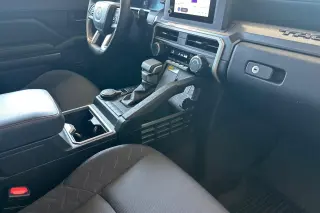 Toyota Tacoma 2025 4x4 SR5 4dr Double Cab 5.0 ft SB