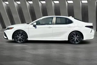 Toyota Camry Hybrid 2024 SE 4dr Sedan