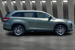 Toyota Highlander 2019 XLE 4dr SUV