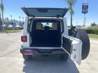 Jeep Wrangler Unlimited 2018 4x4 Moab 4dr SUV (midyear release)