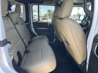 Jeep Wrangler Unlimited 2018 4x4 Moab 4dr SUV (midyear release)