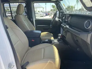 Jeep Wrangler Unlimited 2018 4x4 Moab 4dr SUV (midyear release)