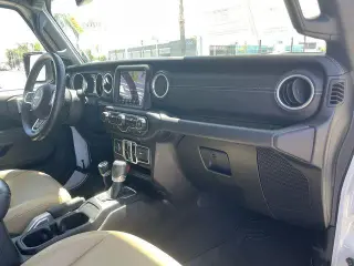 Jeep Wrangler Unlimited 2018 4x4 Moab 4dr SUV (midyear release)