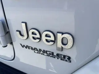 Jeep Wrangler Unlimited 2018 4x4 Moab 4dr SUV (midyear release)