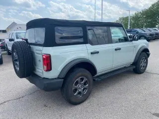 Ford Bronco 2022 4x4 Black Diamond 4dr SUV