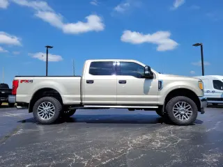 Ford F-250 Super Duty 2017 4x4 XLT 4dr Crew Cab 8 ft. LB Pickup