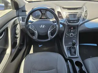 Hyundai ELANTRA 2015 SE 4dr Sedan 6M