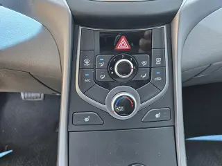 Hyundai ELANTRA 2015 SE 4dr Sedan 6M