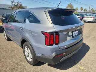 Kia Sorento 2023 LX 4dr SUV