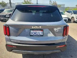 Kia Sorento 2023 LX 4dr SUV
