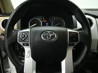 Toyota Tundra 2015 4x4 Limited 4dr CrewMax Cab Pickup SB (5.7L V8 FFV)