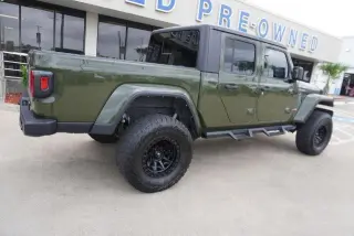 Jeep Gladiator 2023 4x4 Sport 4dr Crew Cab 5.0 ft. SB