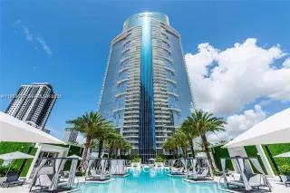 Propiedad en alquiler con 3 habitaciones y 4 baños en Miami