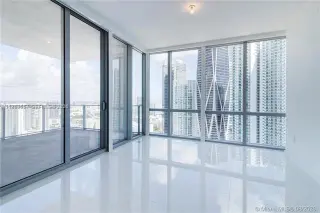 Propiedad en alquiler con 3 habitaciones y 4 baños en Miami