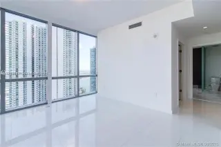 Propiedad en alquiler con 3 habitaciones y 4 baños en Miami