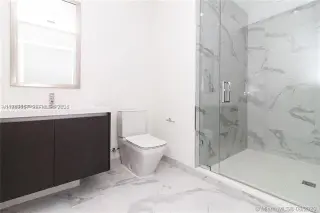 Propiedad en alquiler con 3 habitaciones y 4 baños en Miami