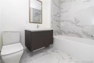 Propiedad en alquiler con 3 habitaciones y 4 baños en Miami