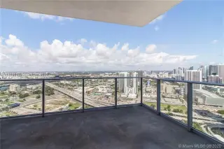 Propiedad en alquiler con 3 habitaciones y 4 baños en Miami
