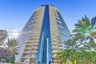 Propiedad en alquiler con 3 habitaciones y 4 baños en Miami