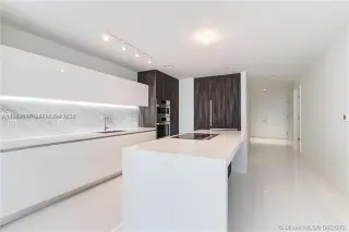 Propiedad en alquiler con 3 habitaciones y 4 baños en Miami