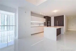 Propiedad en alquiler con 3 habitaciones y 4 baños en Miami