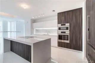 Propiedad en alquiler con 3 habitaciones y 4 baños en Miami