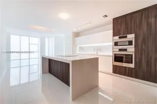 Propiedad en alquiler con 3 habitaciones y 4 baños en Miami