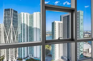 Propiedad en alquiler con 3 habitaciones y 4 baños en Miami