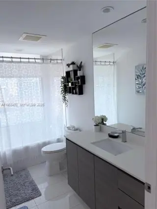 Propiedad en alquiler con 3 habitaciones y 2 baños en Miami