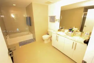 Propiedad en alquiler con 2 habitaciones y 2 baños en Miami