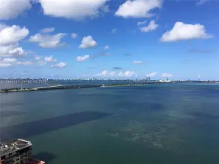 Propiedad en alquiler con 3 habitaciones y 2.5 baños en Miami