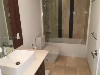 Propiedad en alquiler con 3 habitaciones y 2.5 baños en Miami