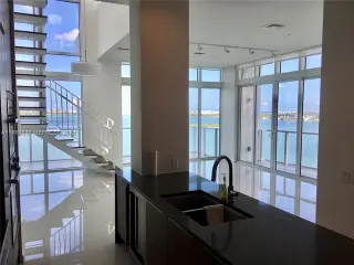 Propiedad en alquiler con 3 habitaciones y 2.5 baños en Miami