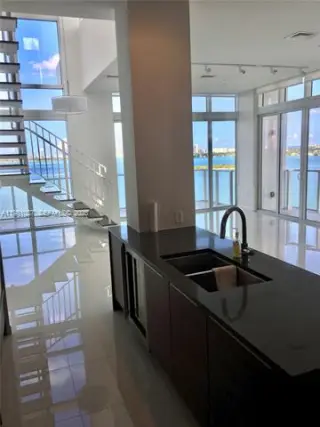 Propiedad en alquiler con 3 habitaciones y 2.5 baños en Miami
