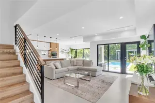 Propiedad en alquiler con 4 habitaciones y 4.5 baños en Miami