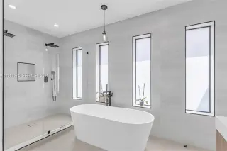 Propiedad en alquiler con 4 habitaciones y 4.5 baños en Miami