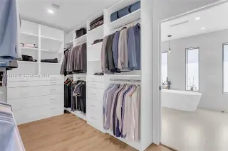 Propiedad en alquiler con 4 habitaciones y 4.5 baños en Miami