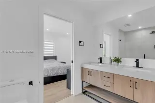 Propiedad en alquiler con 4 habitaciones y 4.5 baños en Miami