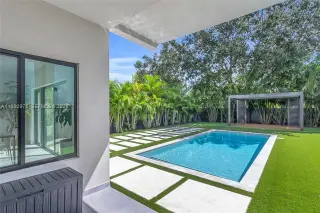 Propiedad en alquiler con 4 habitaciones y 4.5 baños en Miami